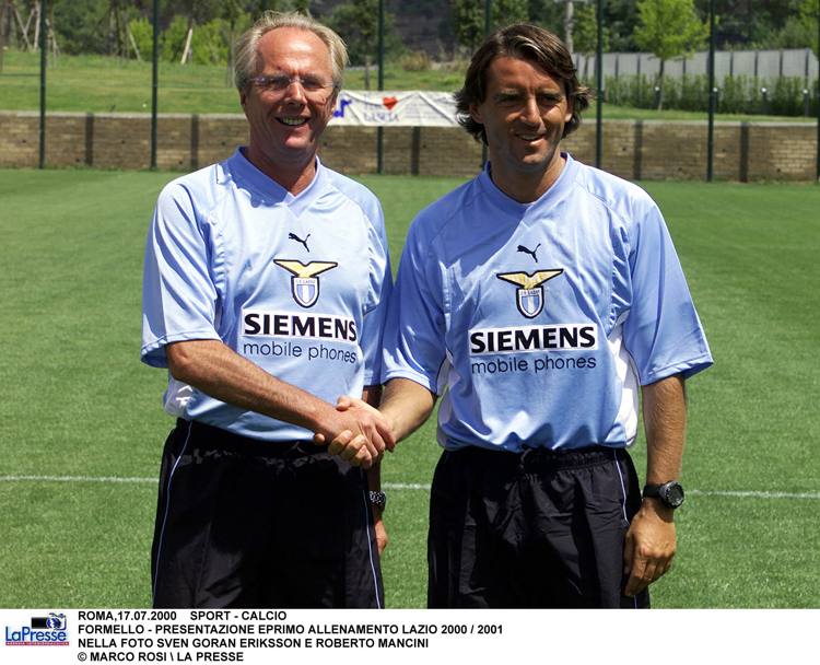 Roberto Mancini esordisce come vice di Sven Goran Eriksson sulla panchina della Lazio nella stagione 2000-2001 (LaPresse)